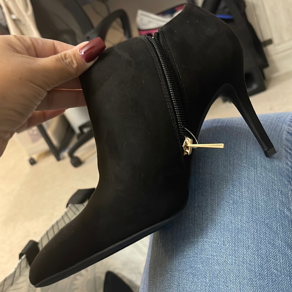 Selling Jessica Simpson heel bootie